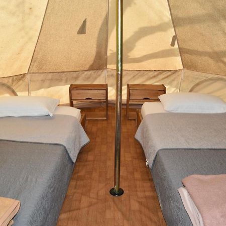 Camping Oliana Екстериор снимка