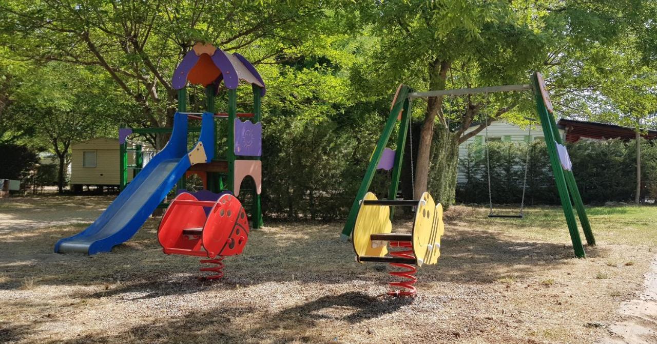 Camping Oliana Екстериор снимка