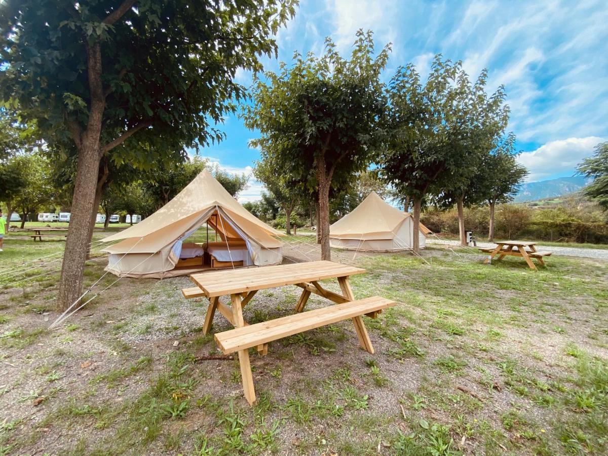 Camping Oliana Екстериор снимка