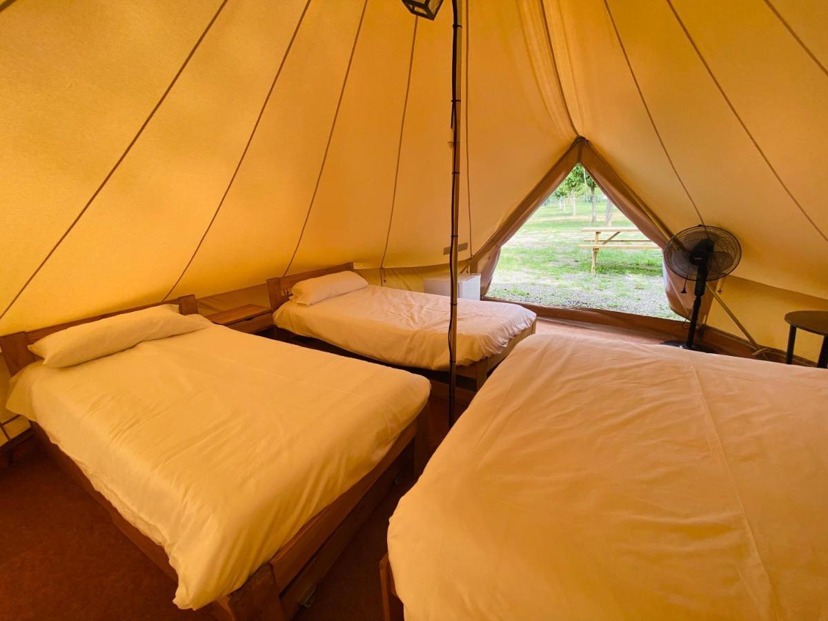 Camping Oliana Екстериор снимка