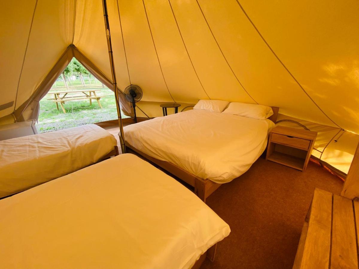 Camping Oliana Екстериор снимка