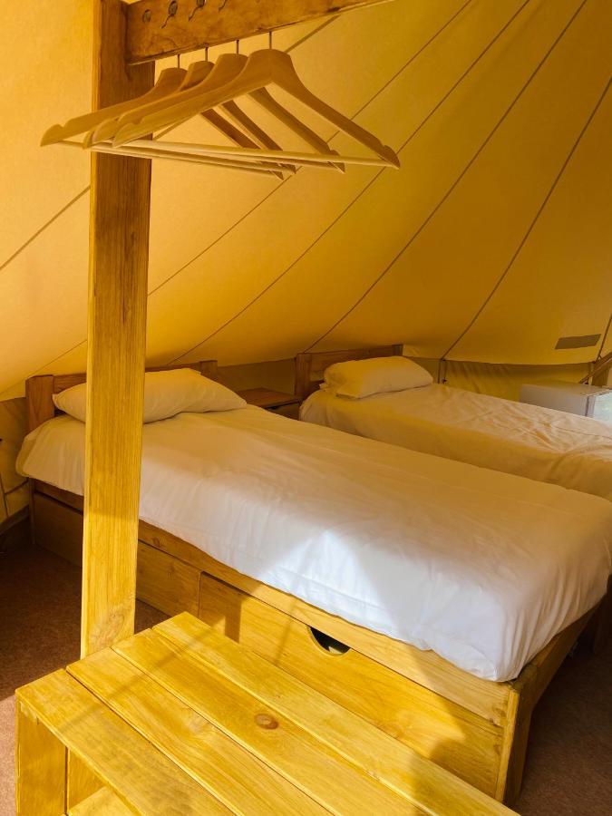 Camping Oliana Екстериор снимка