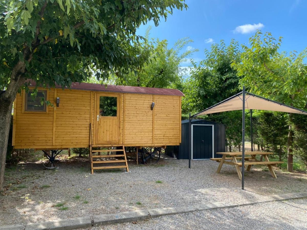 Camping Oliana Екстериор снимка