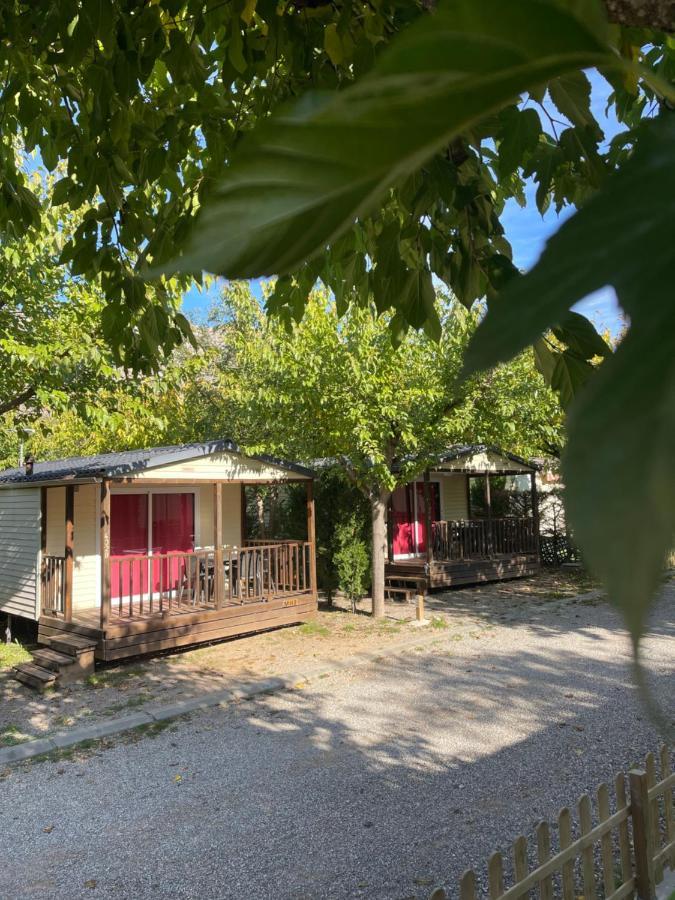 Camping Oliana Екстериор снимка