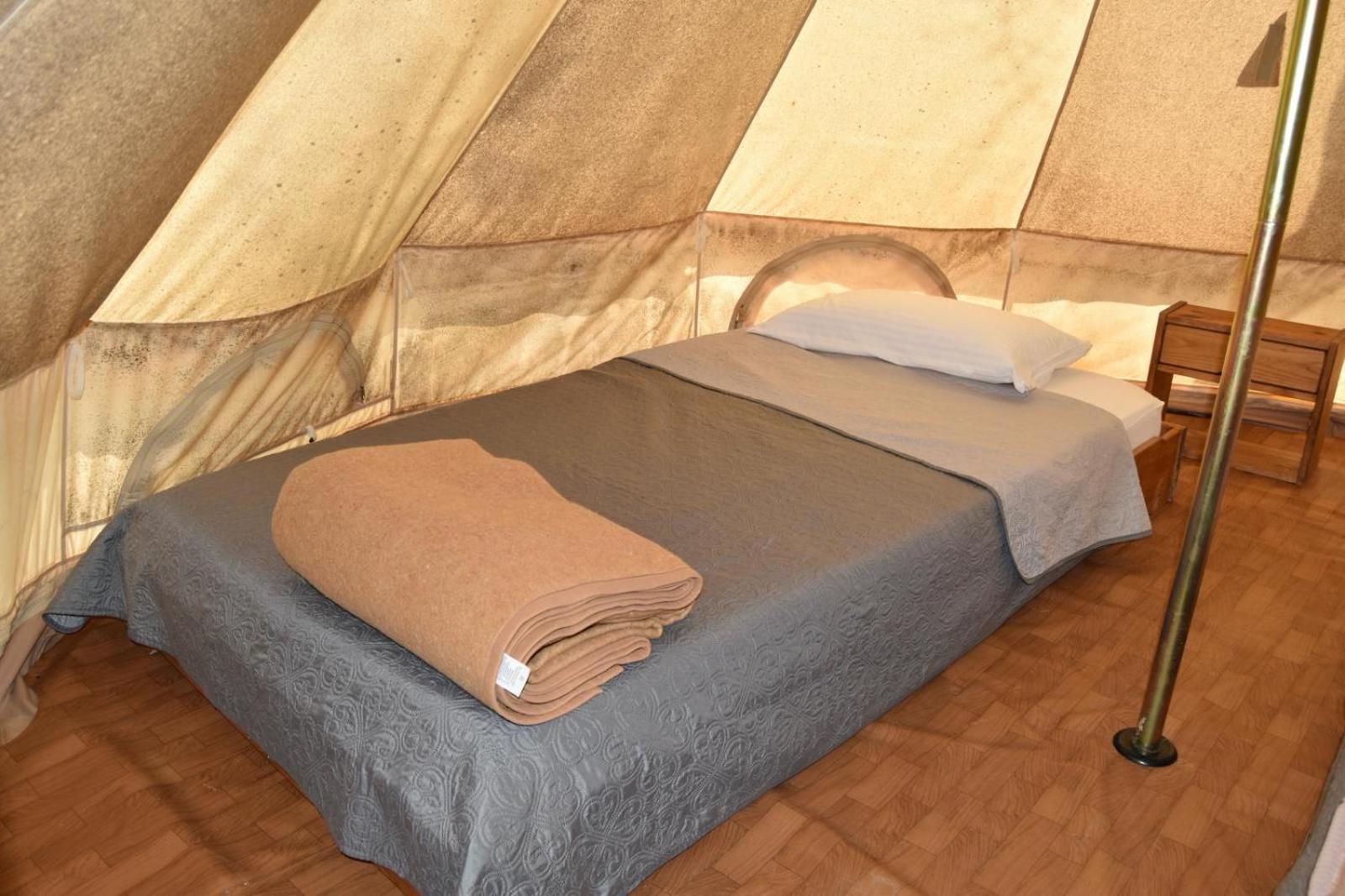Camping Oliana Екстериор снимка