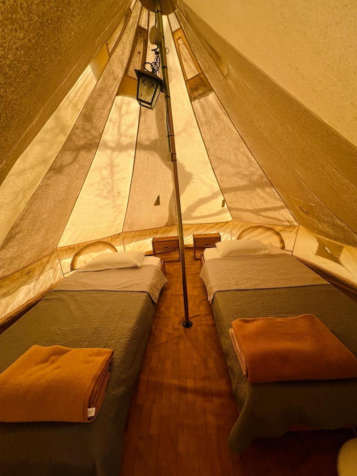 Camping Oliana Екстериор снимка
